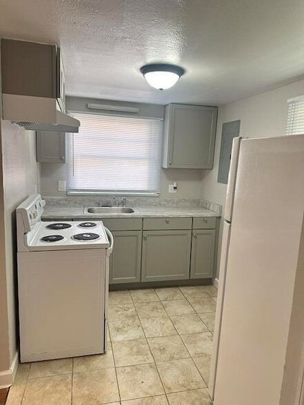 Photo - 240 Highland Ave NW