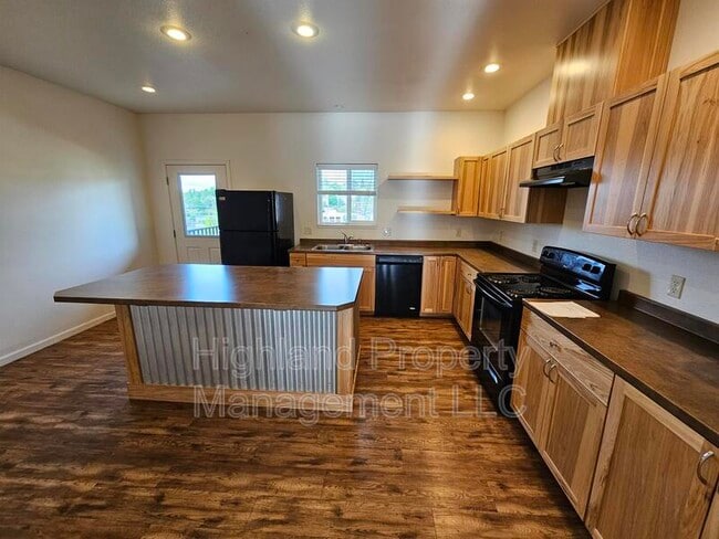 Photo - 552 NE Stadium Way