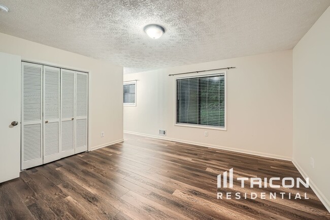 Photo - 136 Bramble Oak Dr House