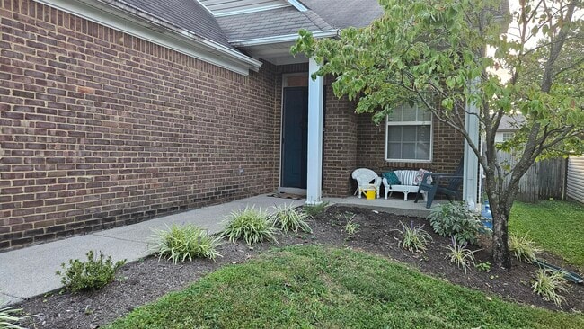 Photo - 265 Darenia Ln