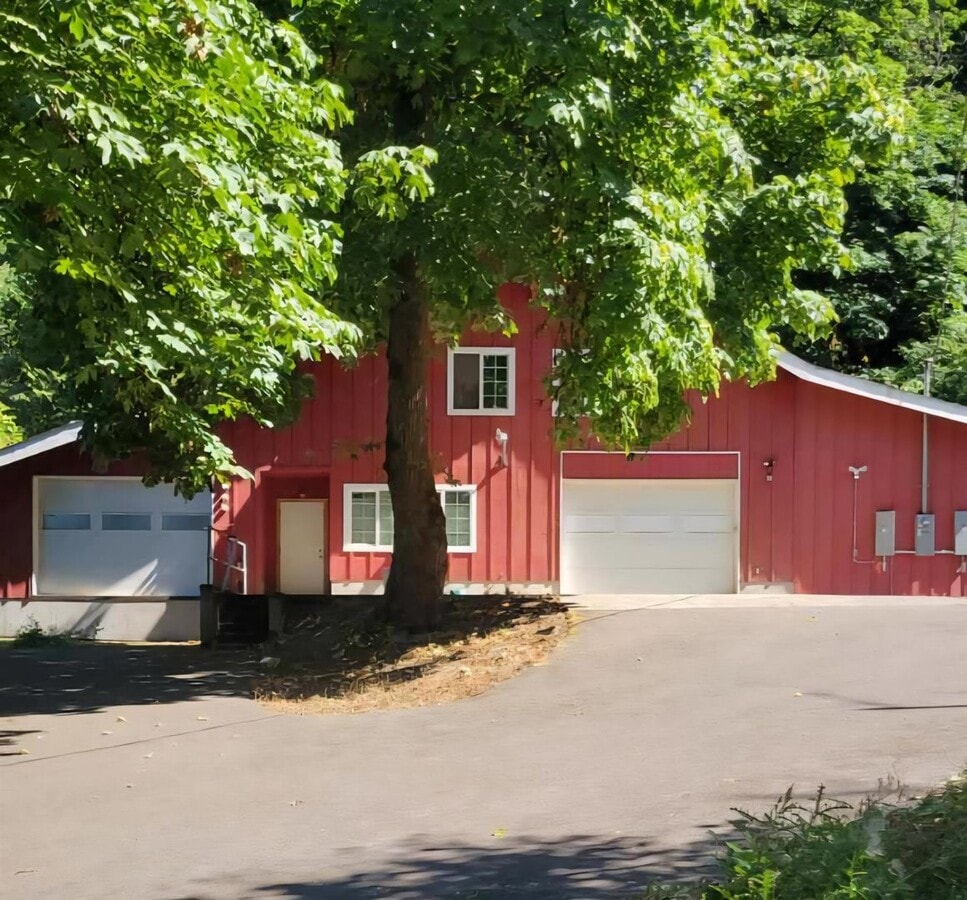 Photo - Warehouse Space - Work space