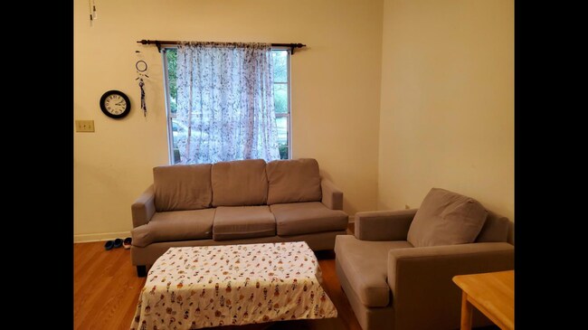 Photo - 107 Colchester Ct