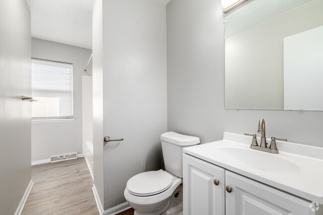 3BR, 1BA - 916SF - Bathroom
