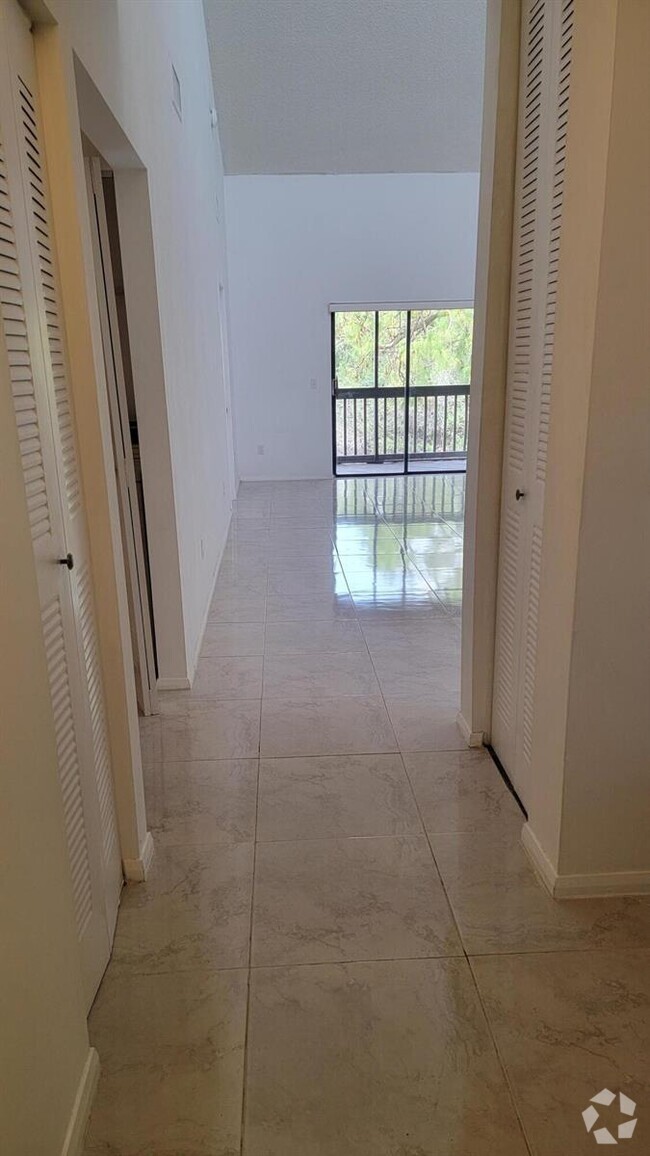 Building Photo - 502 Lakeview Dr E Unit 502 Rental