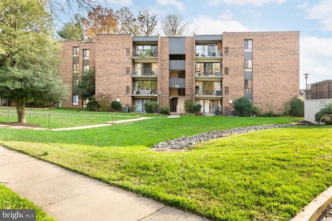 Building Photo - 7802 Dassett Ct Unit T-3 Rental