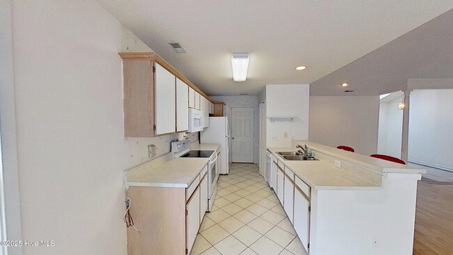 Photo - 303 Putnam Dr