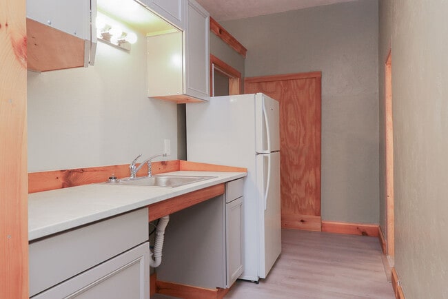 Photo - 128 E Rich Ave