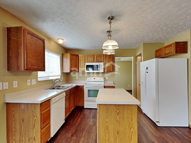 Photo - 494 Lockmead Dr