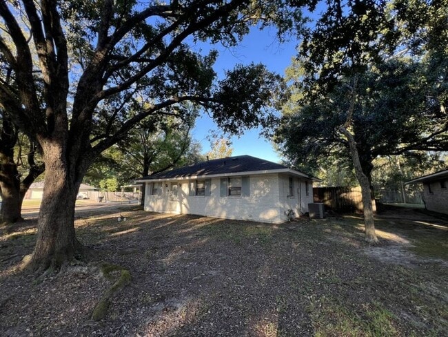 Photo - Newly updated!  3 bedroom, 1.5 bath home o...