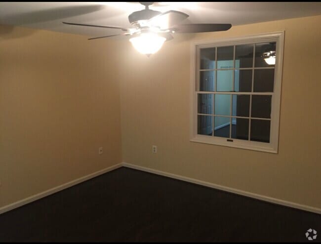 Building Photo - 815 Stratford Way Unit F Rental