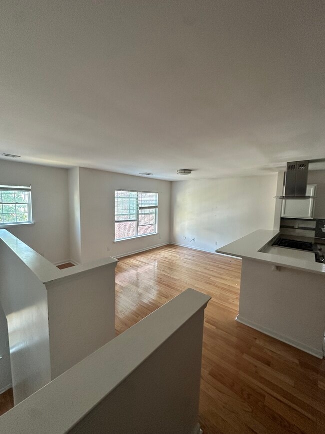 Building Photo - 66 Summer Ave Unit 2nd floor Rental