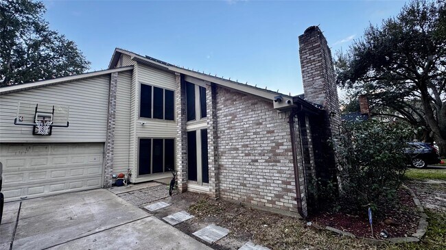 Building Photo - 21418 Park Mt Dr