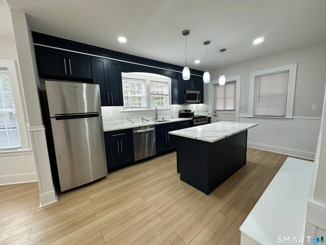 Photo - 332 Robbins St