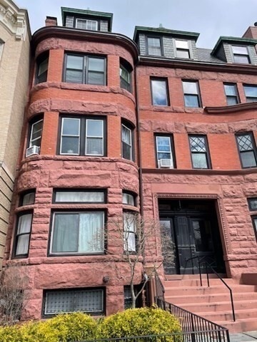Building Photo - 1778 Beacon St Unit 201
