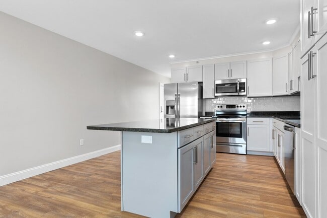 Photo - Third and Central Place