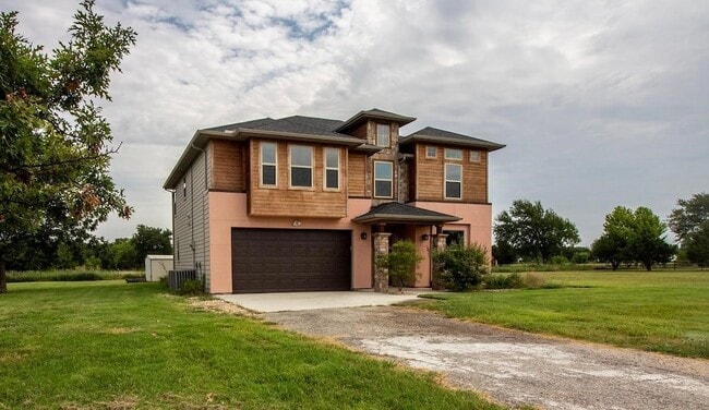 Building Photo - 12 Estates Rd Rental