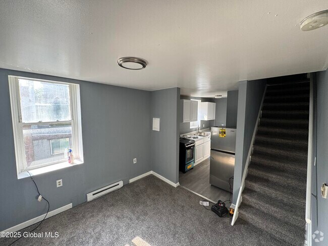 Building Photo - 663 2nd Ave Unit 4 Rental