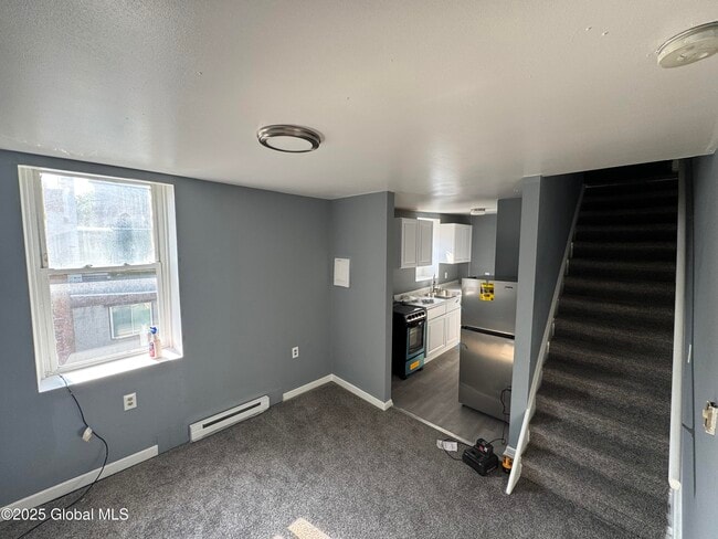 Building Photo - 663 2nd Ave Unit 4 Rental