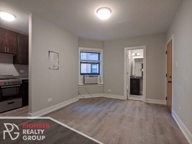 Photo - 423 W Belden Ave Apartments Unit #429.5B208