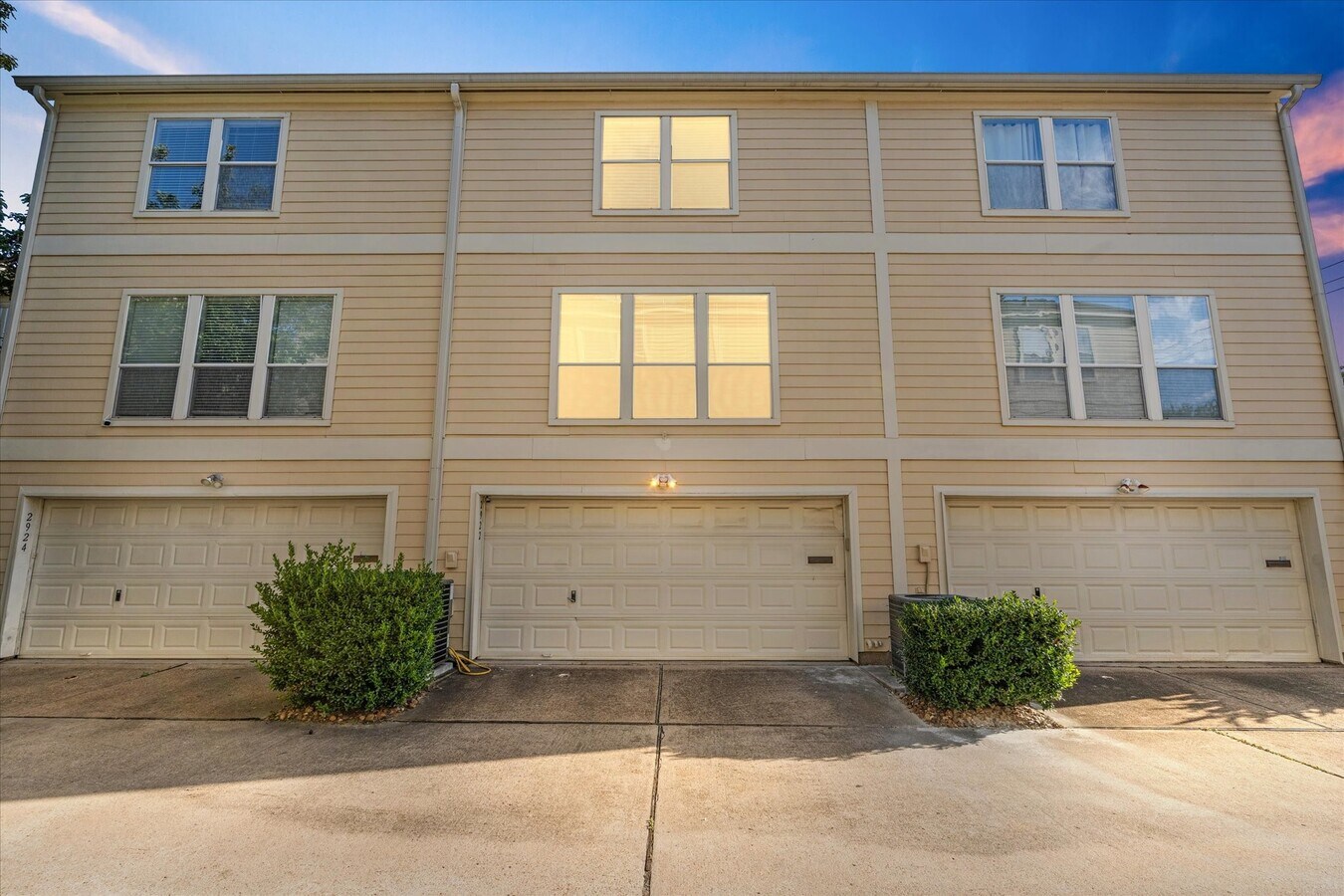 Photo - 2922 Crawford St