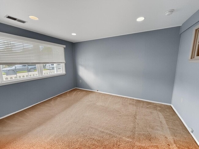 Photo - 561 W Marshall St