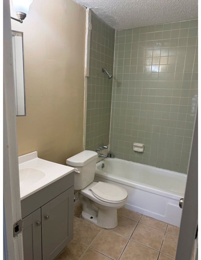 Photo - 2021 Austin Ave Unidad 2021 Austin Ave. #6