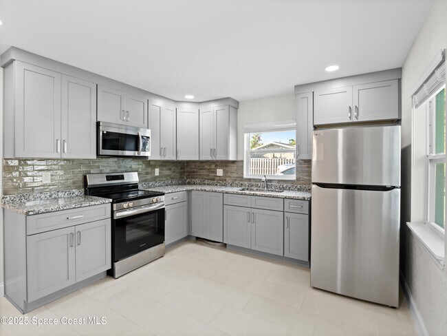 Photo - 101 Deland Ave Unidad 3