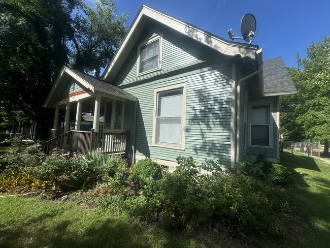 Photo - 321 N Indiana Ave