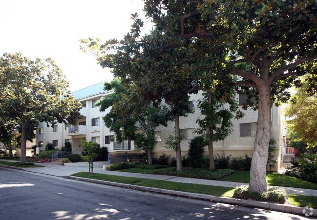 Building Photo - 350 S Oakland Rental