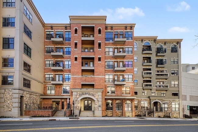Photo - Penthouse-level 1 bed / 1 bath Condo at Bristol on Broadway