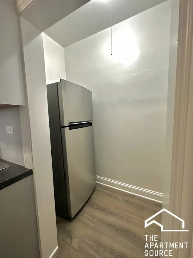 Building Photo - 1214 W Rosemont Ave Unit 1214 West Rosemont Avenue