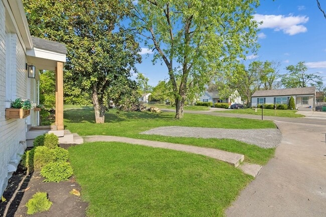 Photo - 902 Broadmoor Dr