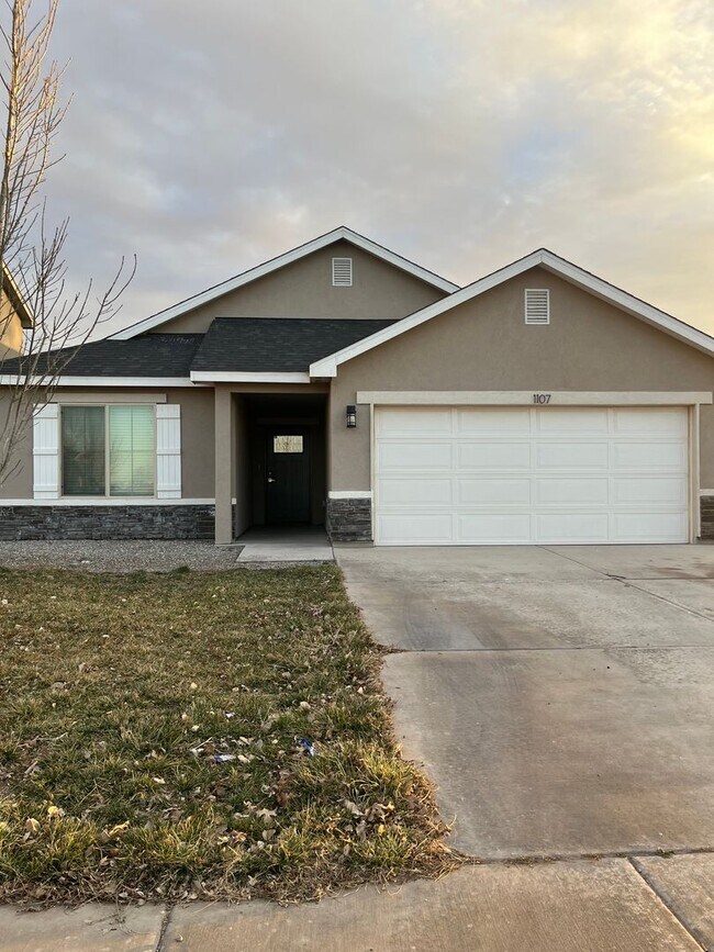 Photo - 1107 E La Brea Ave