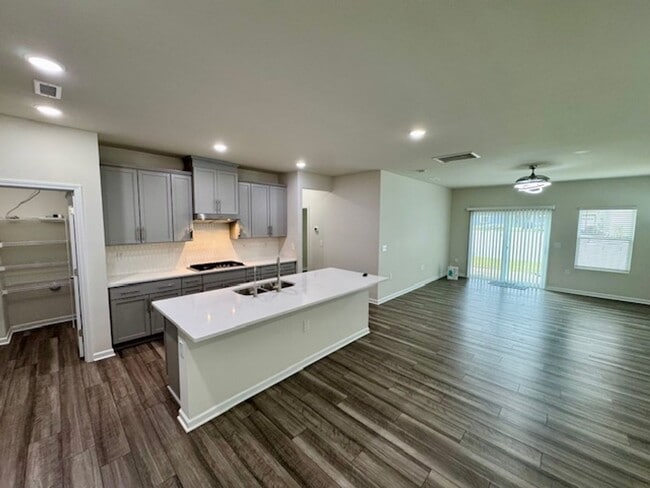 Photo - $500 off 1 month!! Oak Manor