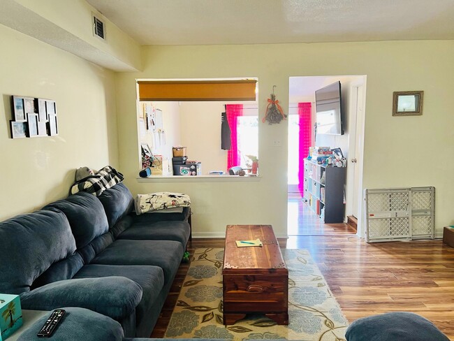 Photo - 733 Tilden Pl