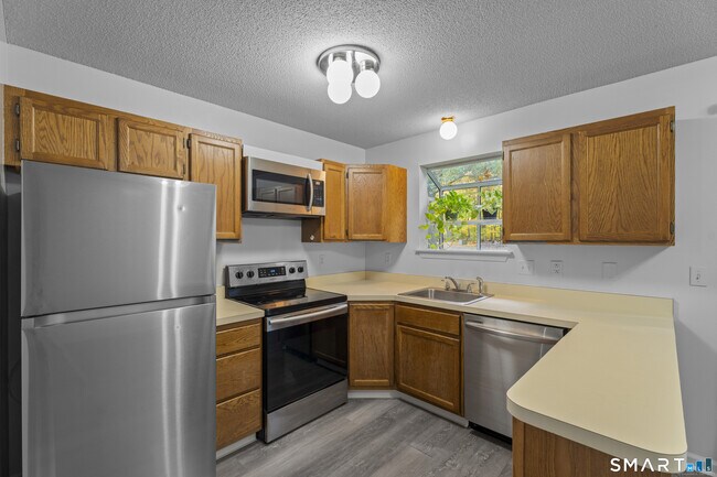 Photo - 213 Oakland St Unit APT D