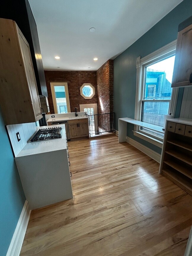 Photo - 2145 Franklin St