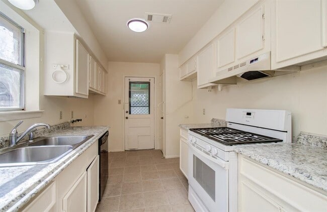 Photo - 3122 Scotch Moss Ln