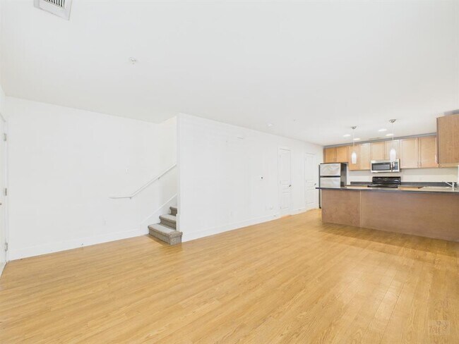 Photo - 711 W 32nd St Unit 156