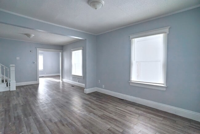 Photo - 415 E Lawrence St