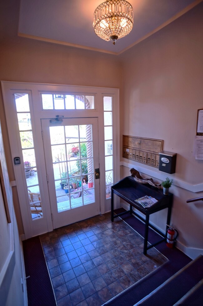 Photo - 766 Belmont Ave E