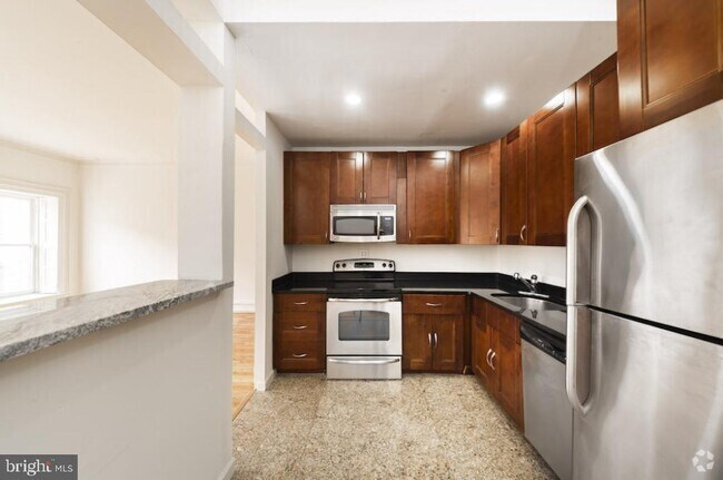 Building Photo - 2011 Spruce St Unit 1R Rental