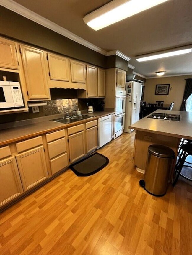 Photo - 1334 Straight Creek Dr