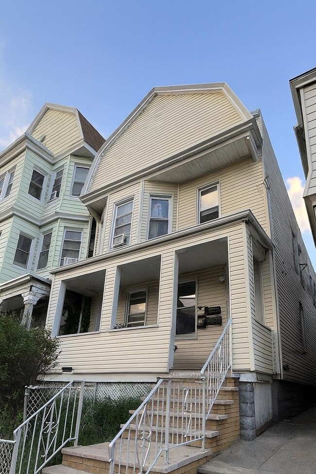 Building Photo - 95 W 17th St Unit 1