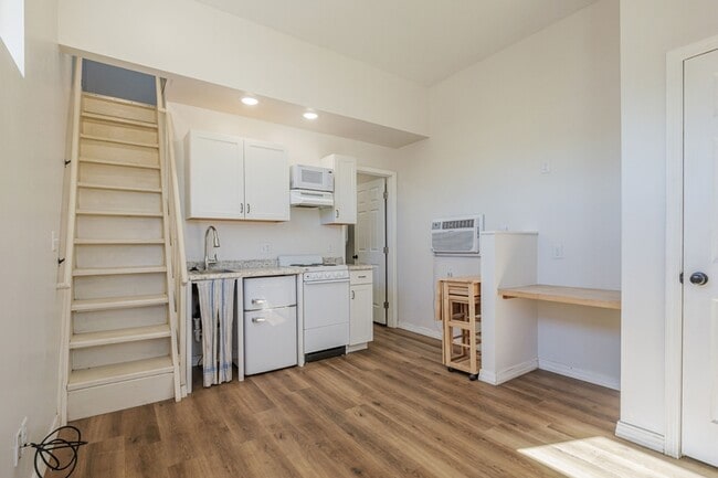 Photo - 303 Mountain View St