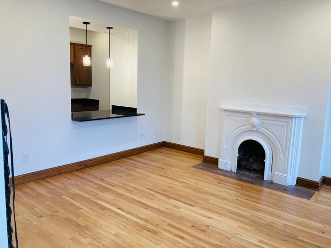 Building Photo - 104 E North Ave Unit 2