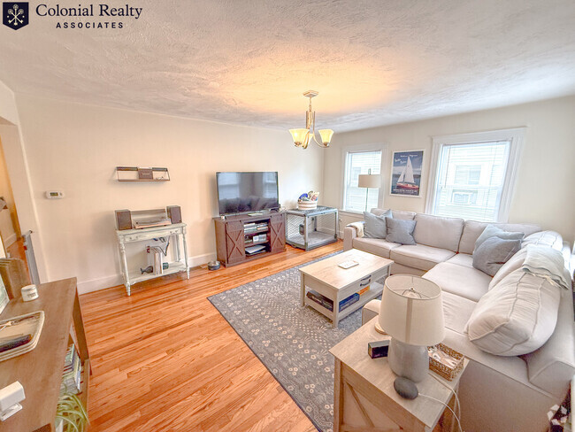 Building Photo - 81 Putnam St Rental