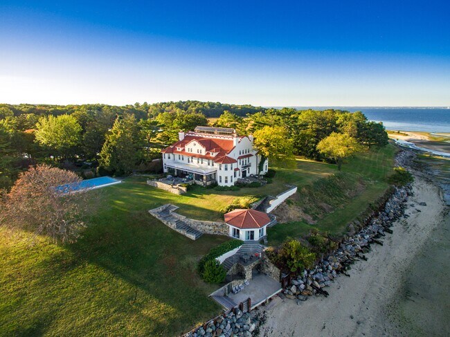 Photo - 325 Centre Island Rd