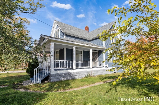Photo - Spacious Upstairs Unit with 3 Flexible Roo...