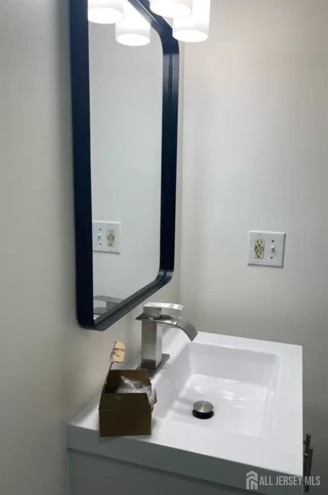 Photo - 84 Seabreeze Way